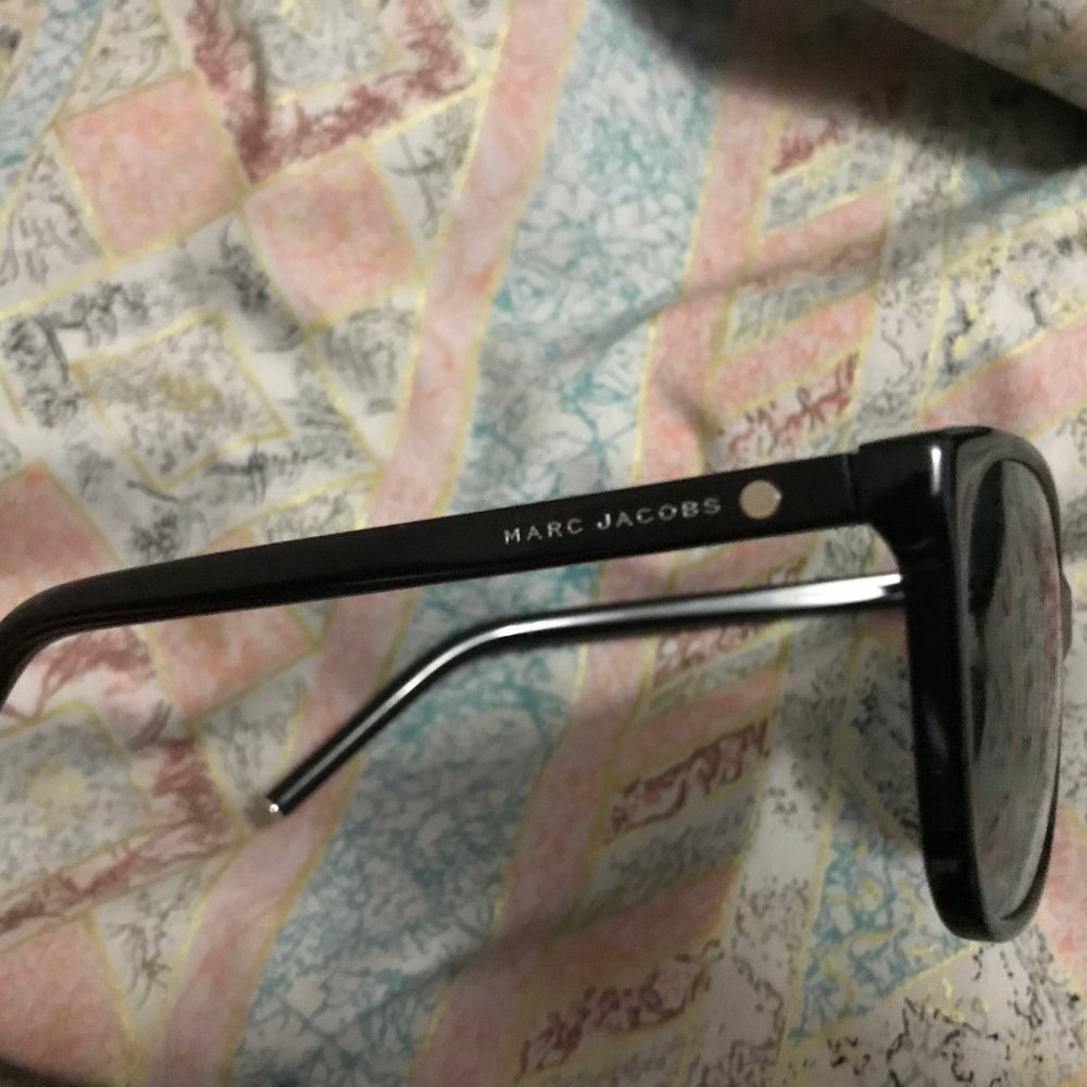 Marc Jacobs sunglasses with logo